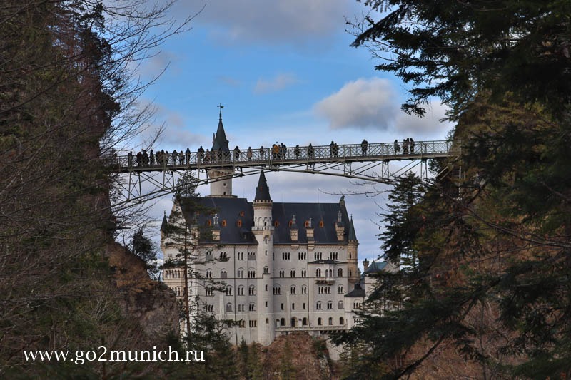 Замок в Германии Нойшванштайн